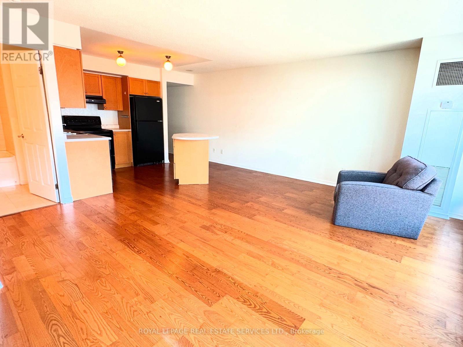 












720 - 230 KING STREET E

,
Toronto,




Ontario
M5A1K1

