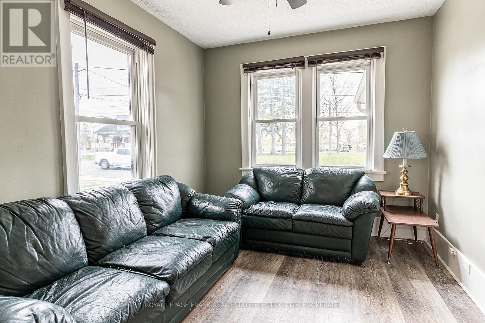 












160 PARKHILL ROAD E

,
Peterborough East (North),




Ontario
K9H1R1

