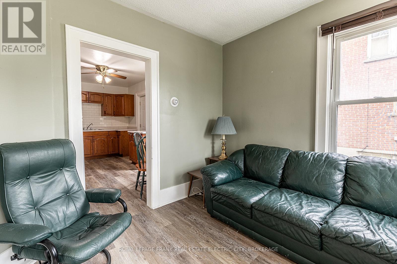 












160 PARKHILL ROAD E

,
Peterborough East (North),




Ontario
K9H1R1


