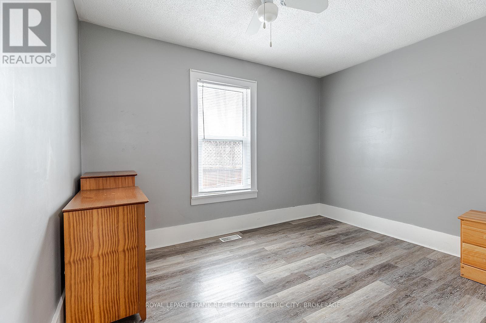 












160 PARKHILL ROAD E

,
Peterborough East (North),




Ontario
K9H1R1

