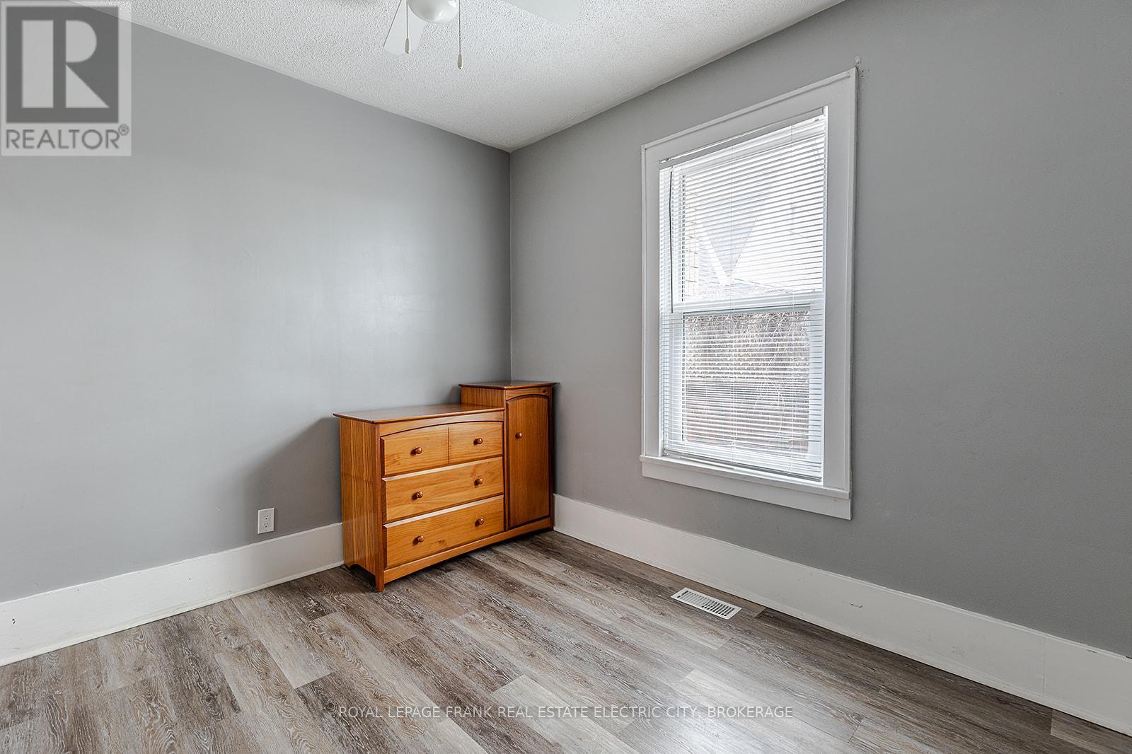 












160 PARKHILL ROAD E

,
Peterborough East (North),




Ontario
K9H1R1


