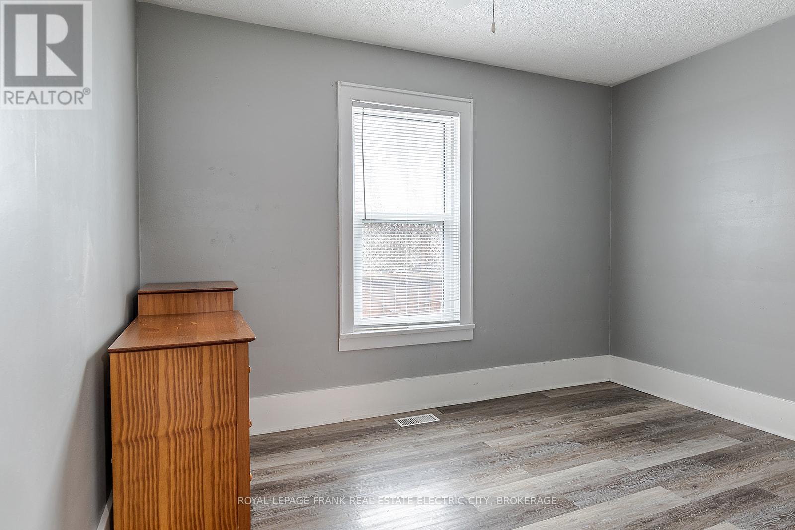 












160 PARKHILL ROAD E

,
Peterborough East (North),




Ontario
K9H1R1

