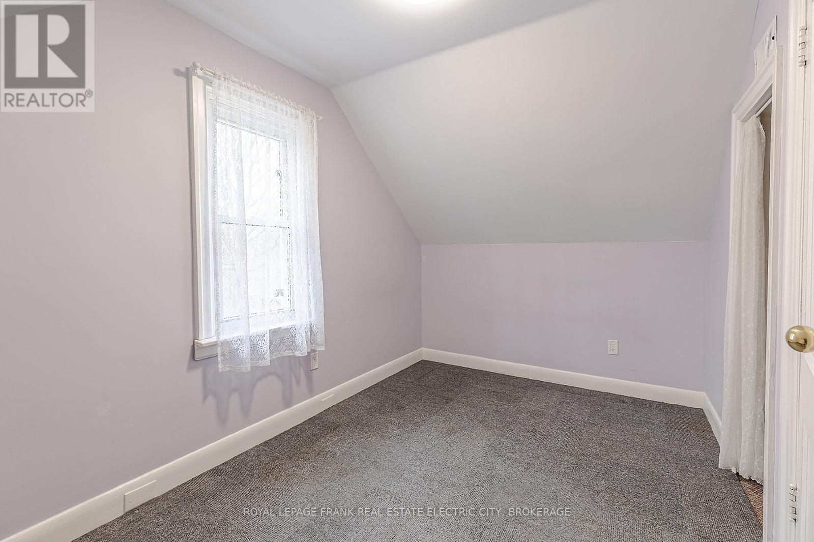 












160 PARKHILL ROAD E

,
Peterborough East (North),




Ontario
K9H1R1

