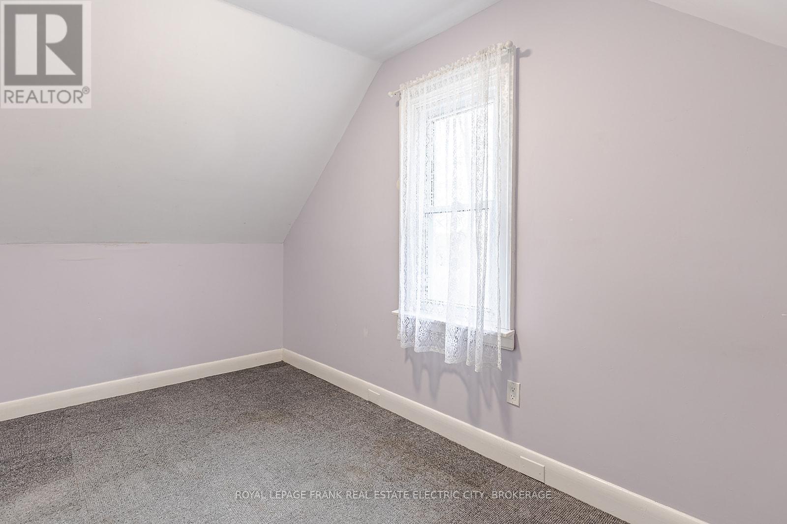 












160 PARKHILL ROAD E

,
Peterborough East (North),




Ontario
K9H1R1

