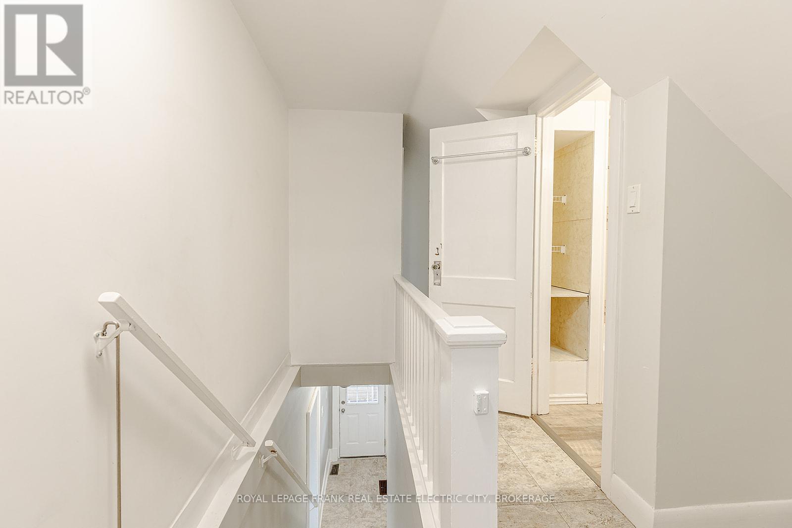 












160 PARKHILL ROAD E

,
Peterborough East (North),




Ontario
K9H1R1

