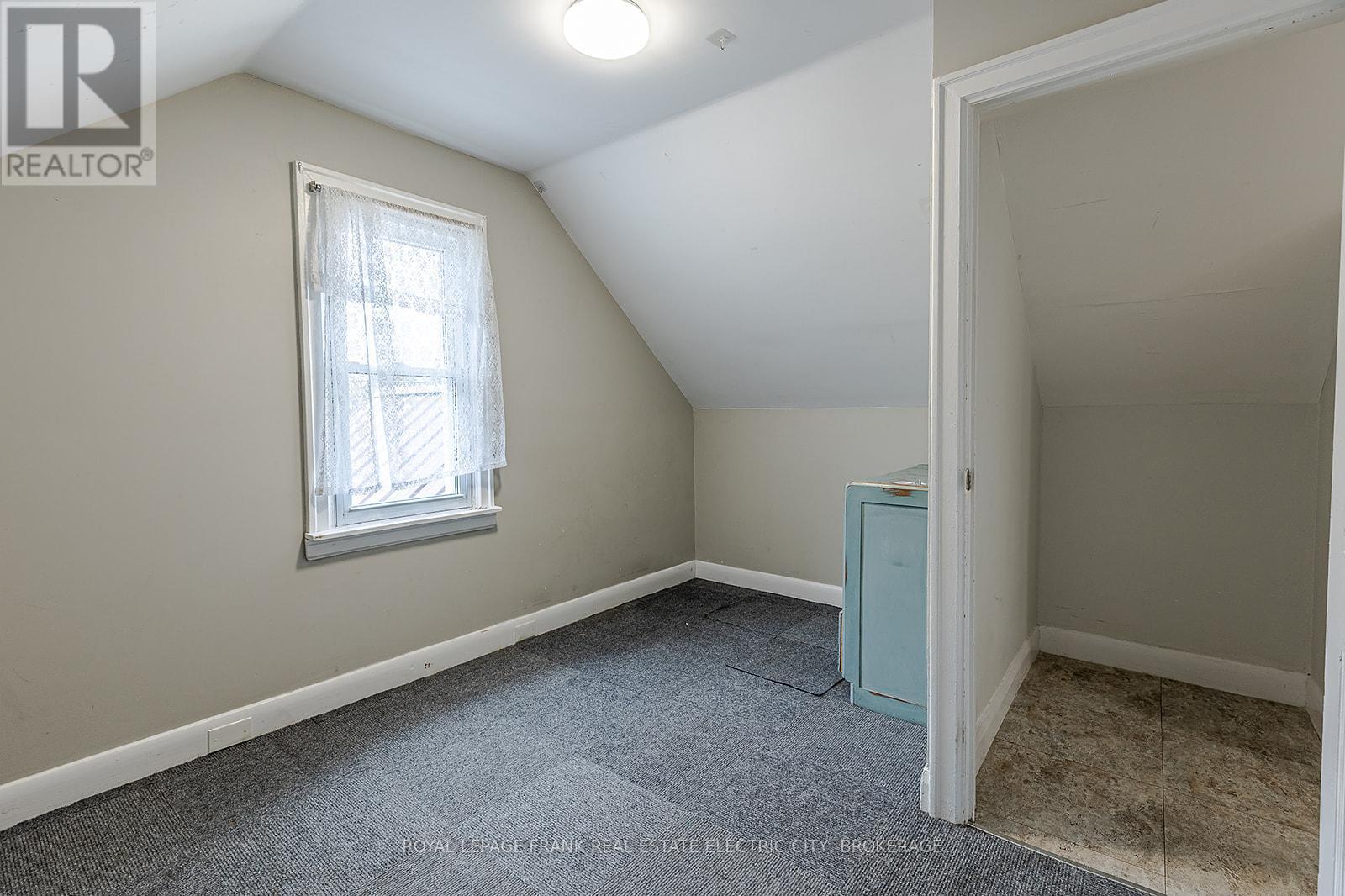 












160 PARKHILL ROAD E

,
Peterborough East (North),




Ontario
K9H1R1

