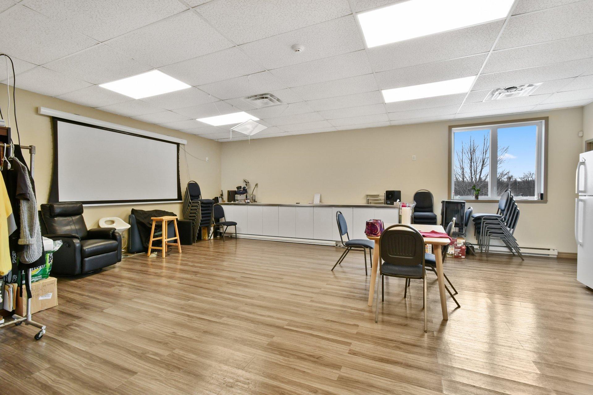 









1360


Rue Louis-Marchand

,
Beloeil,




QC
J3G6S3

