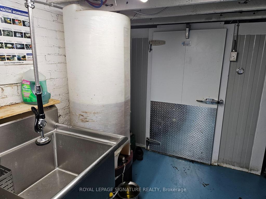 









731


Queen

Street East,
Toronto,




ON
M4M 1H1

