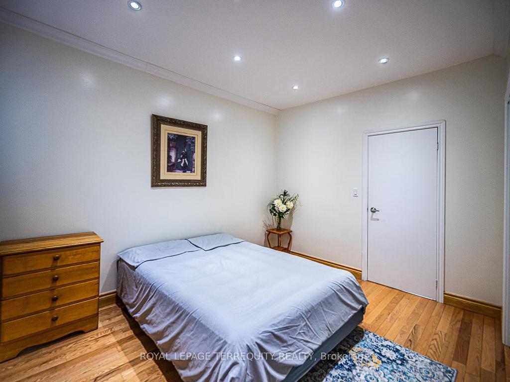 









10


Burnfield

Avenue,
Toronto,




ON
M6G 1Y5

