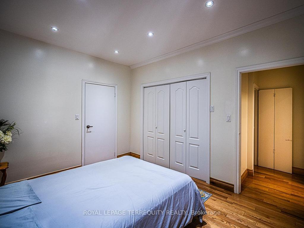 









10


Burnfield

Avenue,
Toronto,




ON
M6G 1Y5

