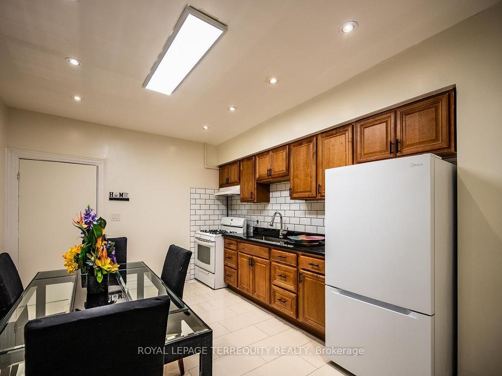 









10


Burnfield

Avenue,
Toronto,




ON
M6G 1Y5

