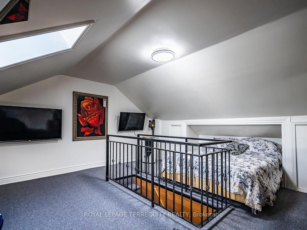 









10


Burnfield

Avenue,
Toronto,




ON
M6G 1Y5

