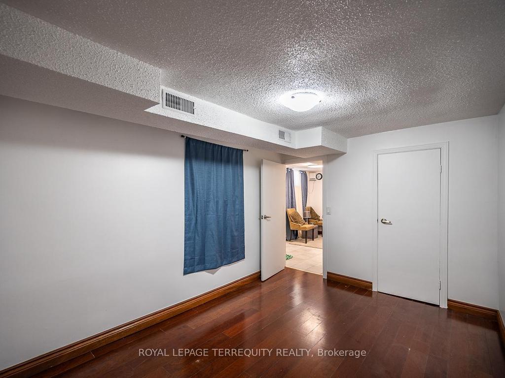 









10


Burnfield

Avenue,
Toronto,




ON
M6G 1Y5

