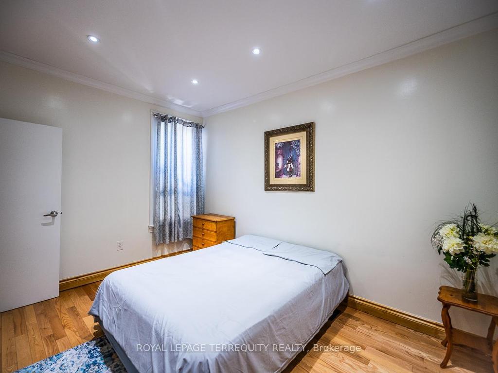 









10


Burnfield

Avenue,
Toronto,




ON
M6G 1Y5

