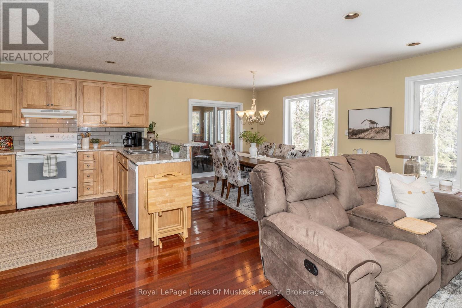 












171 RIVER VALLEY DRIVE

,
Huntsville (Stephenson),




Ontario
P0B1L0

