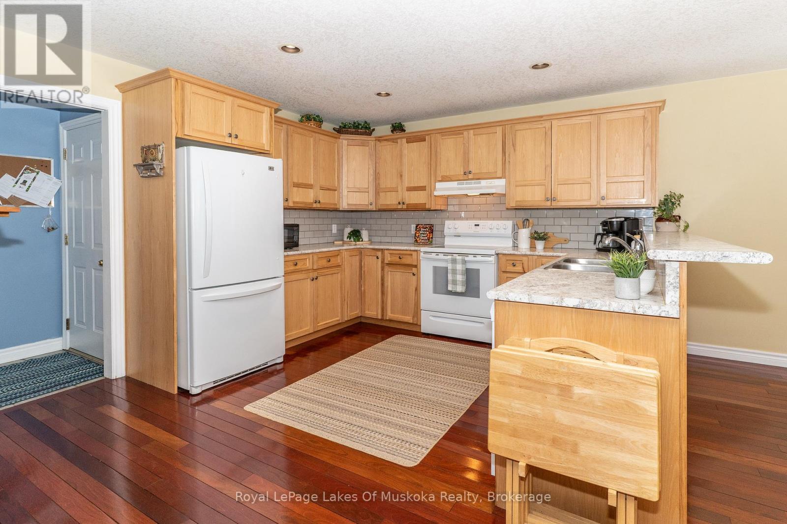 












171 RIVER VALLEY DRIVE

,
Huntsville (Stephenson),




Ontario
P0B1L0

