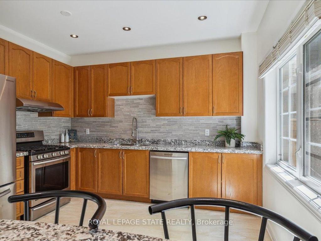 









100


Beddoe

Drive, 16,
Hamilton,




ON
L8P 4Z2

