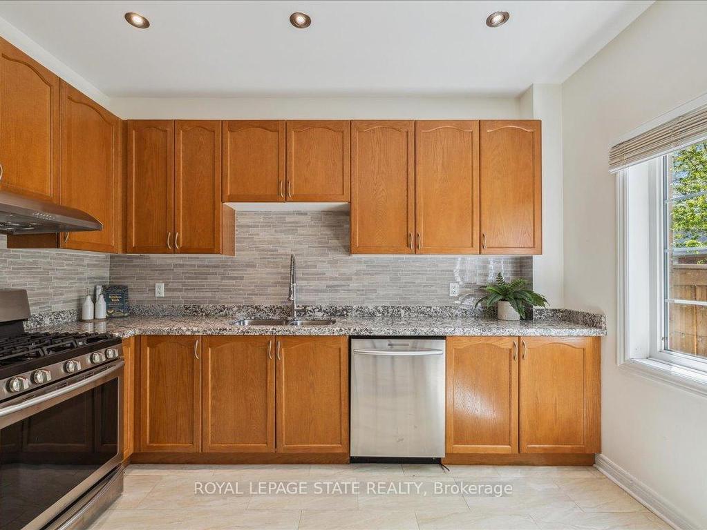 









100


Beddoe

Drive, 16,
Hamilton,




ON
L8P 4Z2

