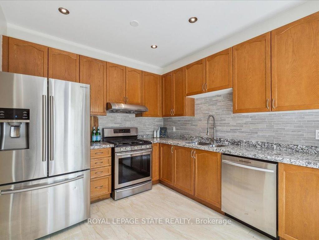 









100


Beddoe

Drive, 16,
Hamilton,




ON
L8P 4Z2


