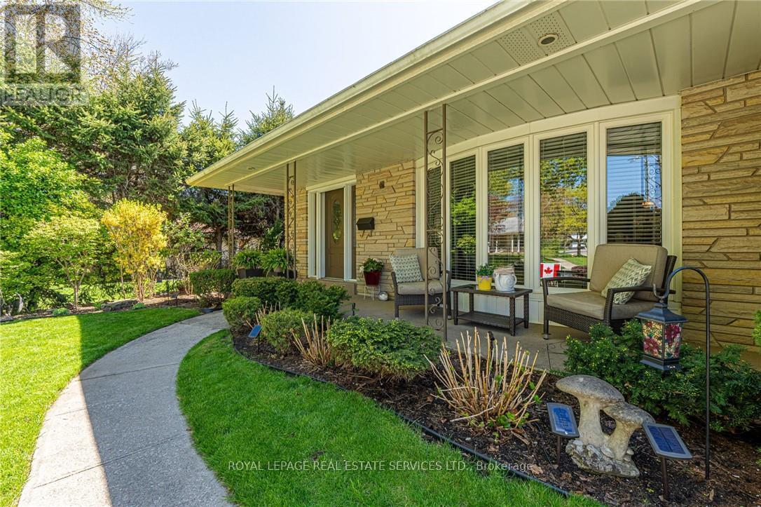 












296 GLEN AFTON DRIVE

,
Burlington,




Ontario
L7L1H1

