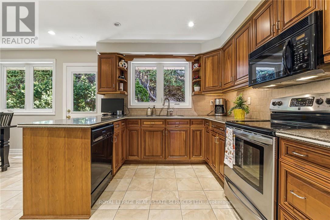 












296 GLEN AFTON DRIVE

,
Burlington,




Ontario
L7L1H1

