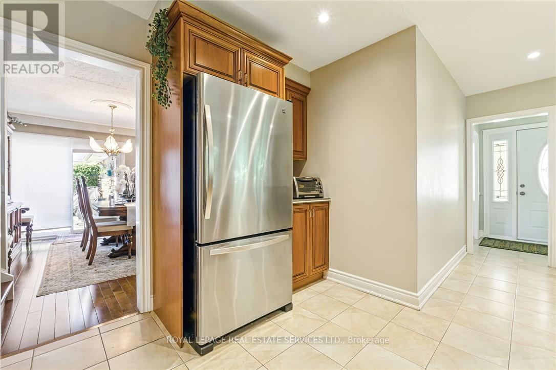 












296 GLEN AFTON DRIVE

,
Burlington,




Ontario
L7L1H1


