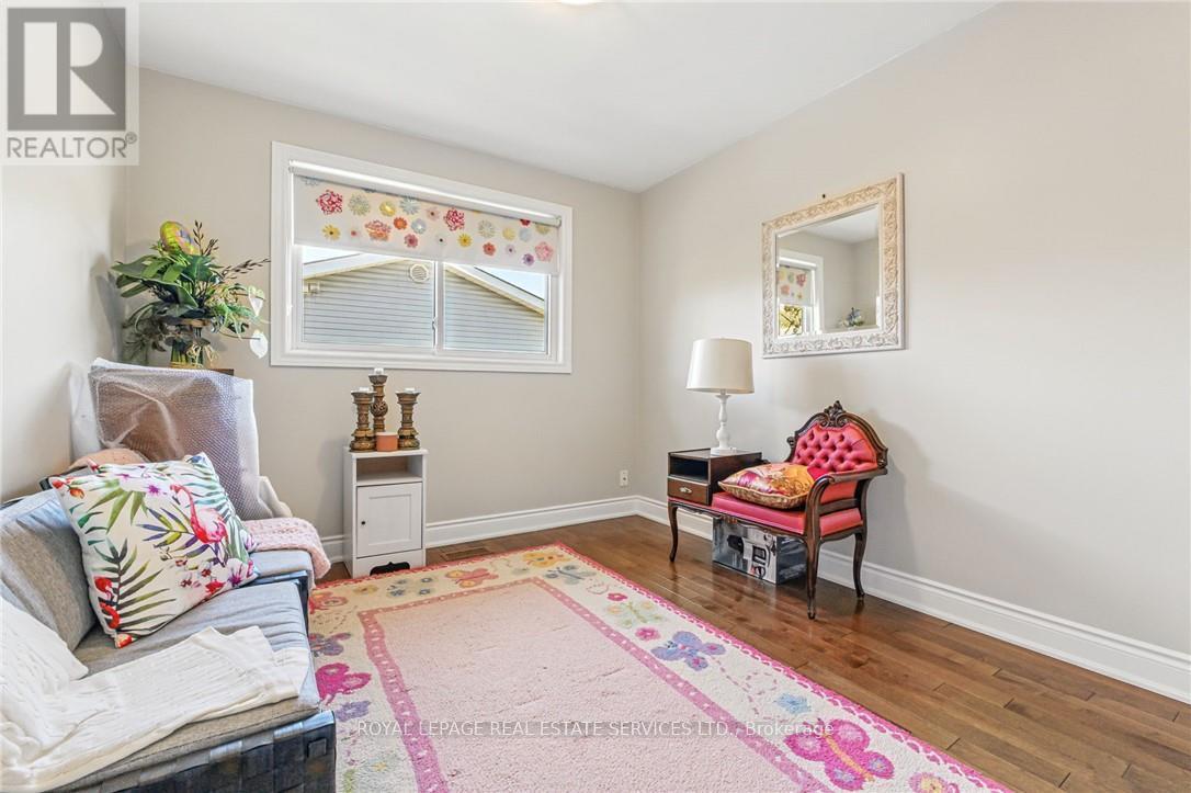 












296 GLEN AFTON DRIVE

,
Burlington,




Ontario
L7L1H1


