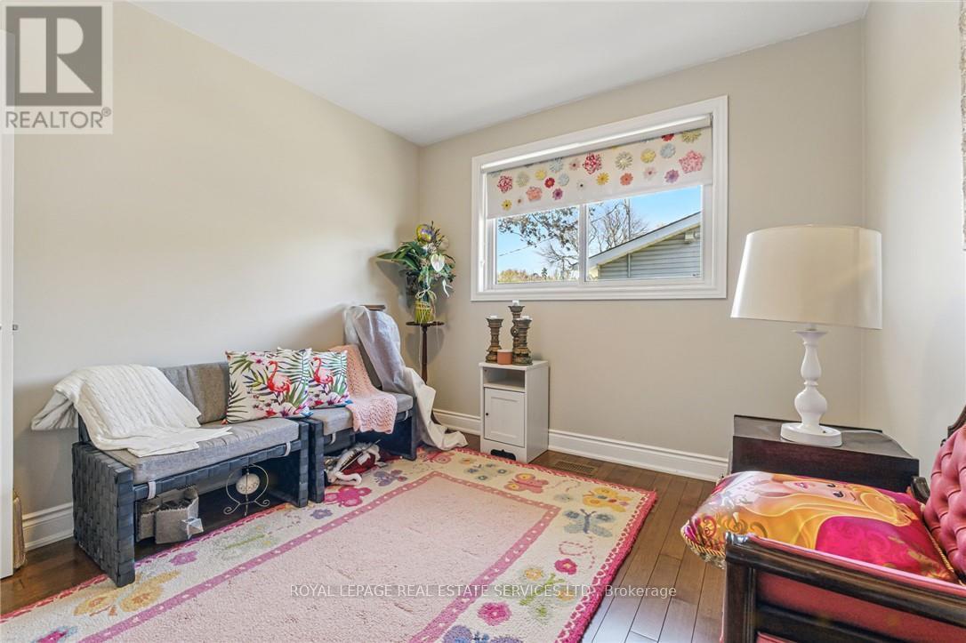 












296 GLEN AFTON DRIVE

,
Burlington,




Ontario
L7L1H1

