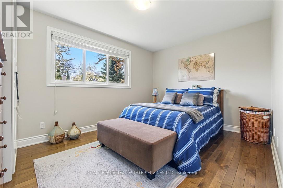 












296 GLEN AFTON DRIVE

,
Burlington,




Ontario
L7L1H1

