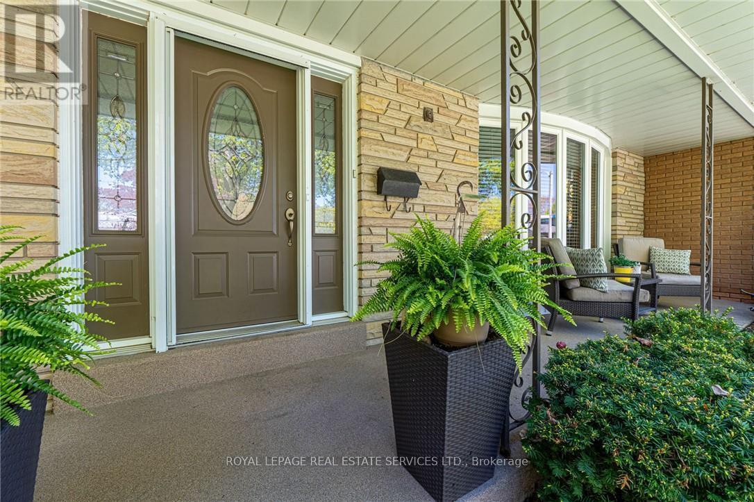 












296 GLEN AFTON DRIVE

,
Burlington,




Ontario
L7L1H1

