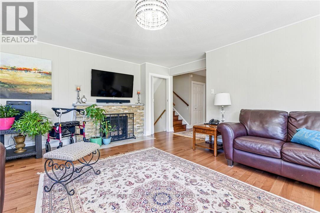 












296 GLEN AFTON DRIVE

,
Burlington,




Ontario
L7L1H1

