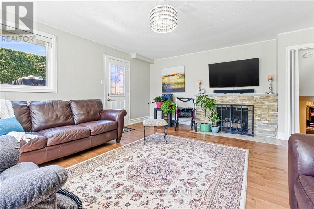 












296 GLEN AFTON DRIVE

,
Burlington,




Ontario
L7L1H1

