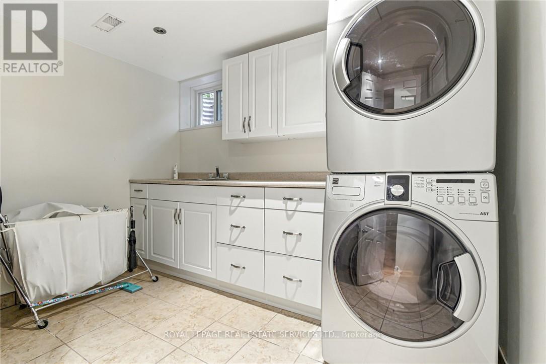 












296 GLEN AFTON DRIVE

,
Burlington,




Ontario
L7L1H1

