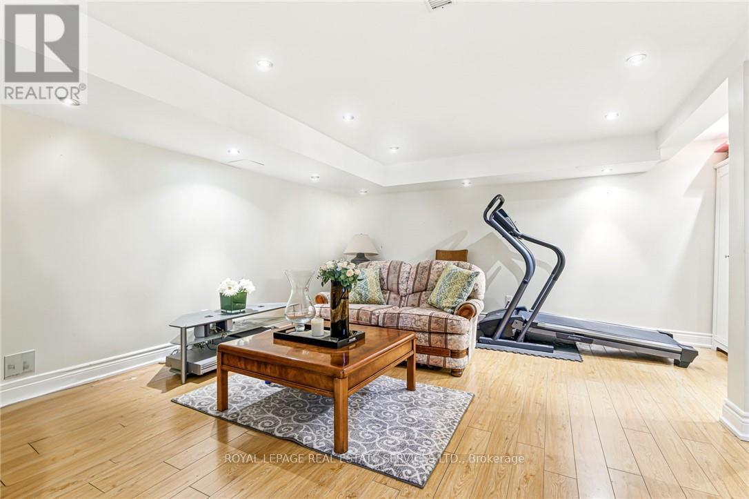 












296 GLEN AFTON DRIVE

,
Burlington,




Ontario
L7L1H1

