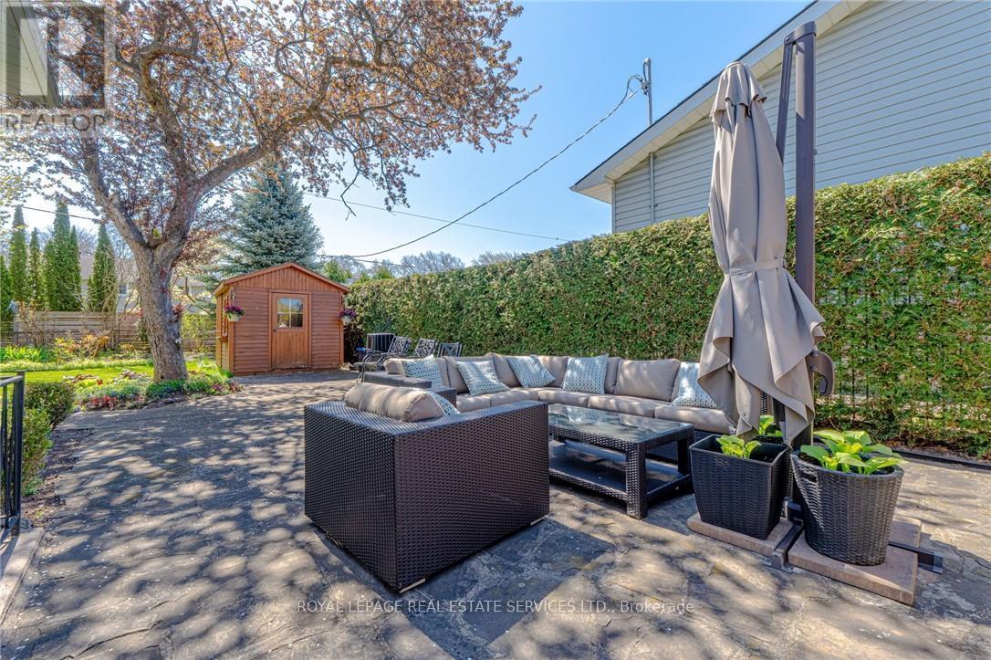 












296 GLEN AFTON DRIVE

,
Burlington,




Ontario
L7L1H1

