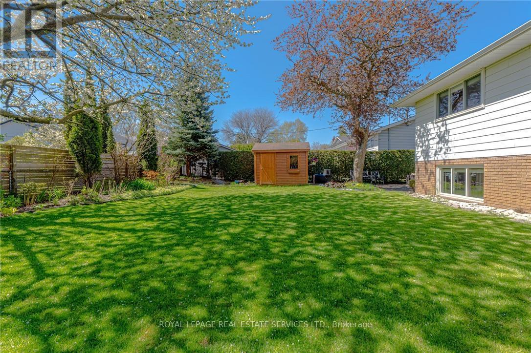 












296 GLEN AFTON DRIVE

,
Burlington,




Ontario
L7L1H1

