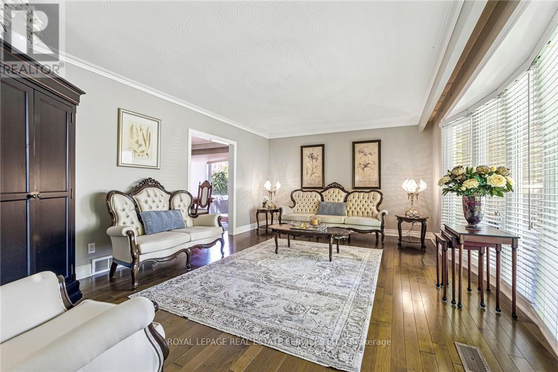 












296 GLEN AFTON DRIVE

,
Burlington,




Ontario
L7L1H1

