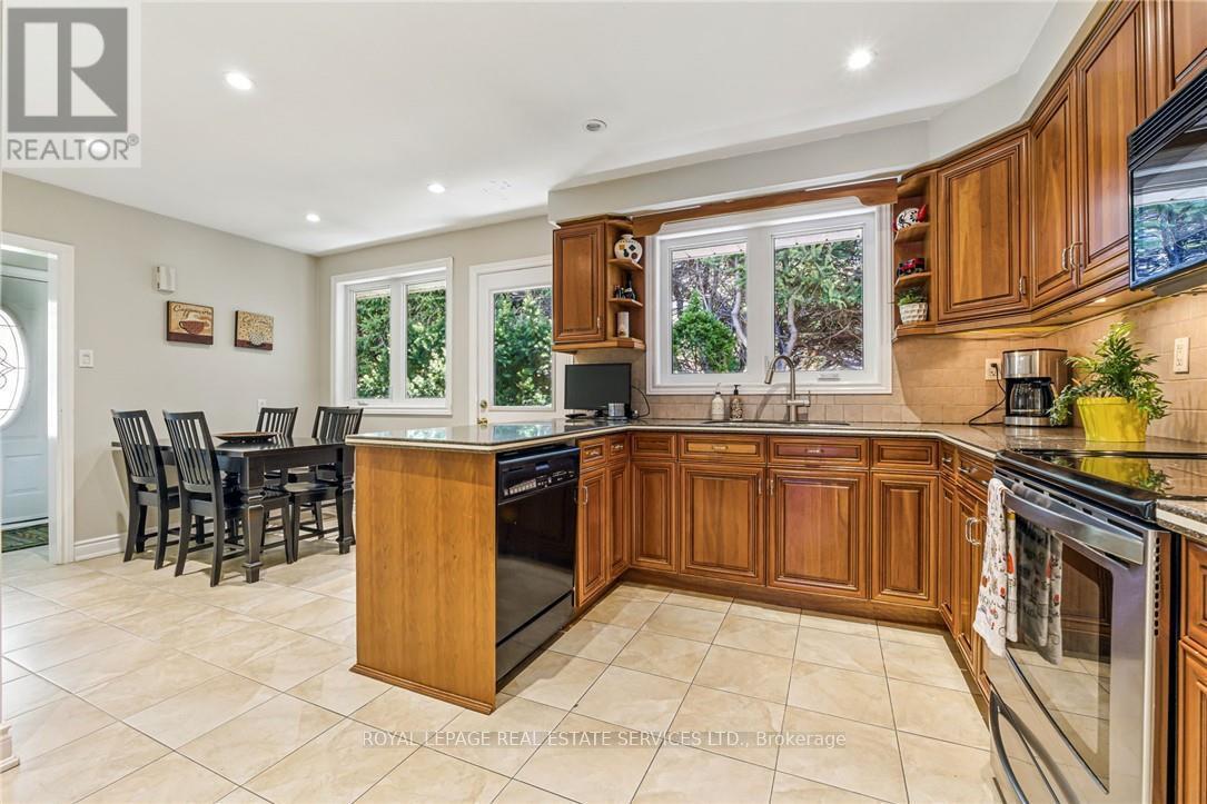












296 GLEN AFTON DRIVE

,
Burlington,




Ontario
L7L1H1

