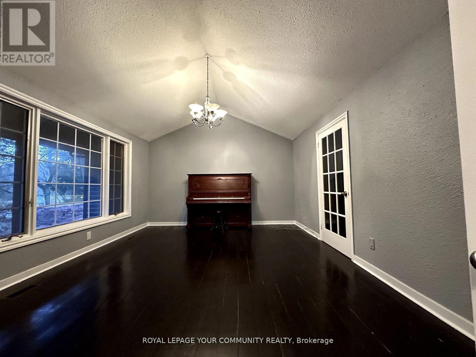 












136 ARNOLD CRESCENT

,
Richmond Hill,




Ontario
L4C3R8


