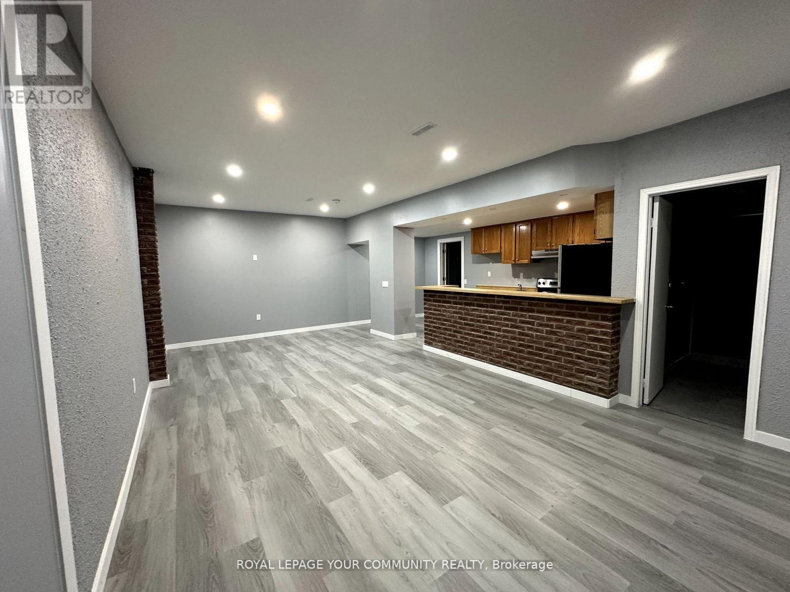 












136 ARNOLD CRESCENT

,
Richmond Hill,




Ontario
L4C3R8


