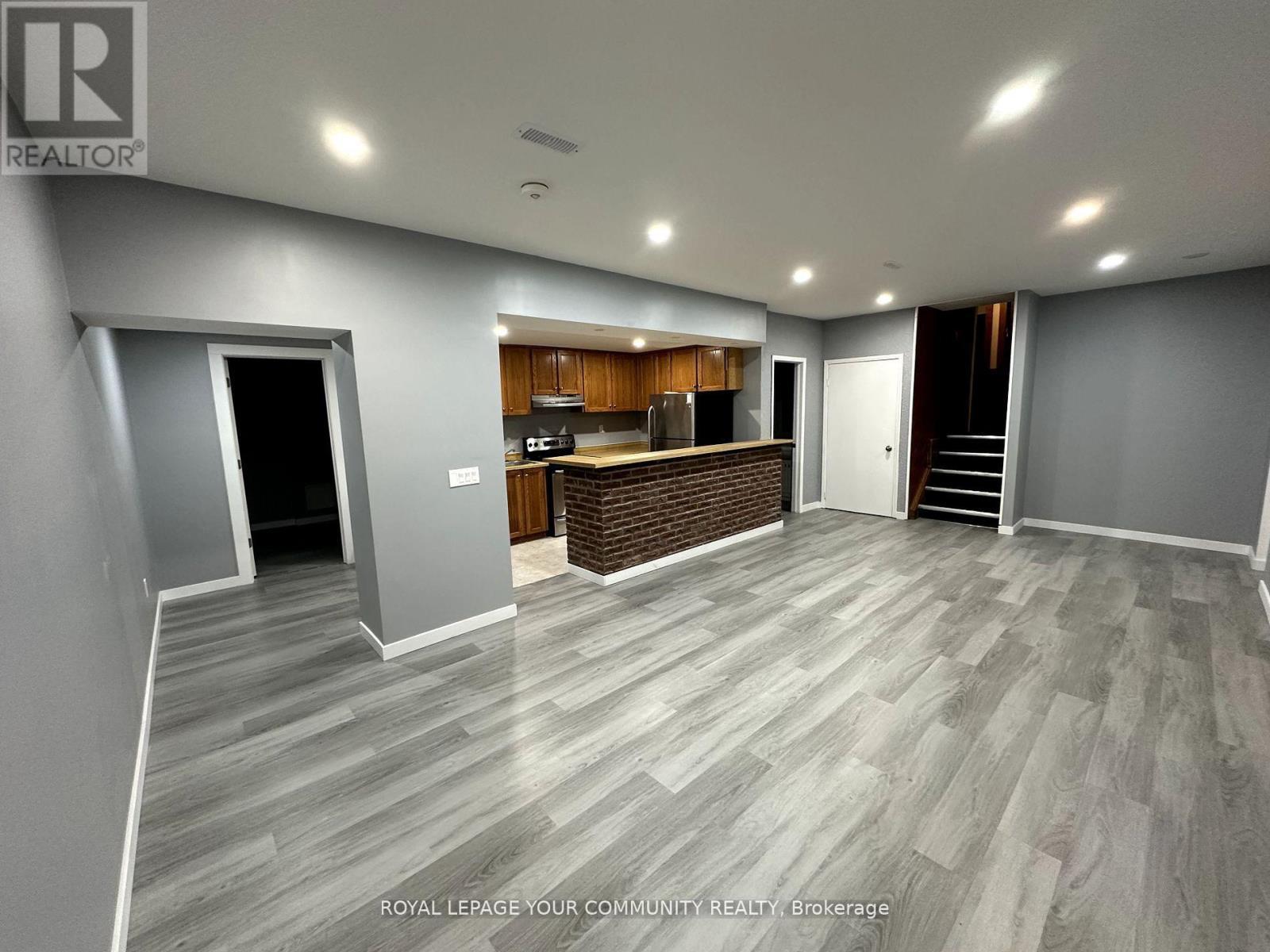 












136 ARNOLD CRESCENT

,
Richmond Hill,




Ontario
L4C3R8


