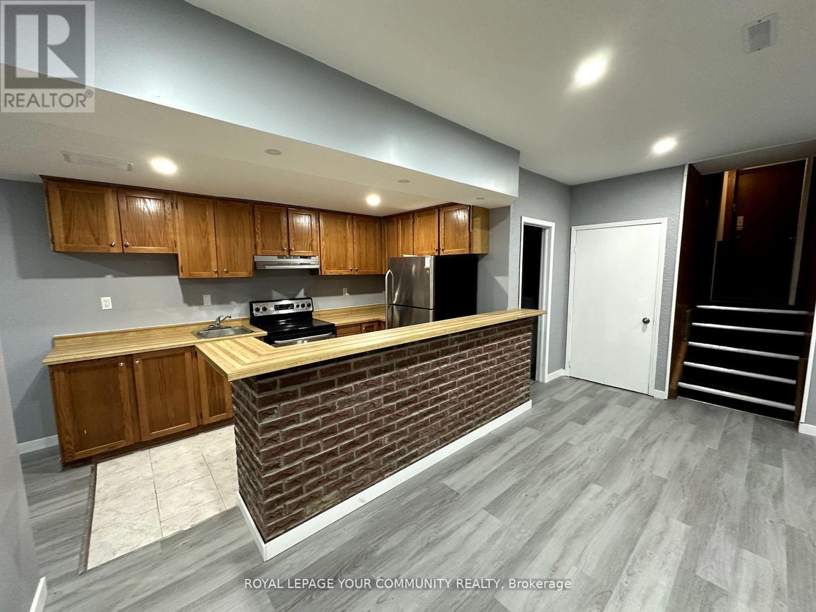 












136 ARNOLD CRESCENT

,
Richmond Hill,




Ontario
L4C3R8

