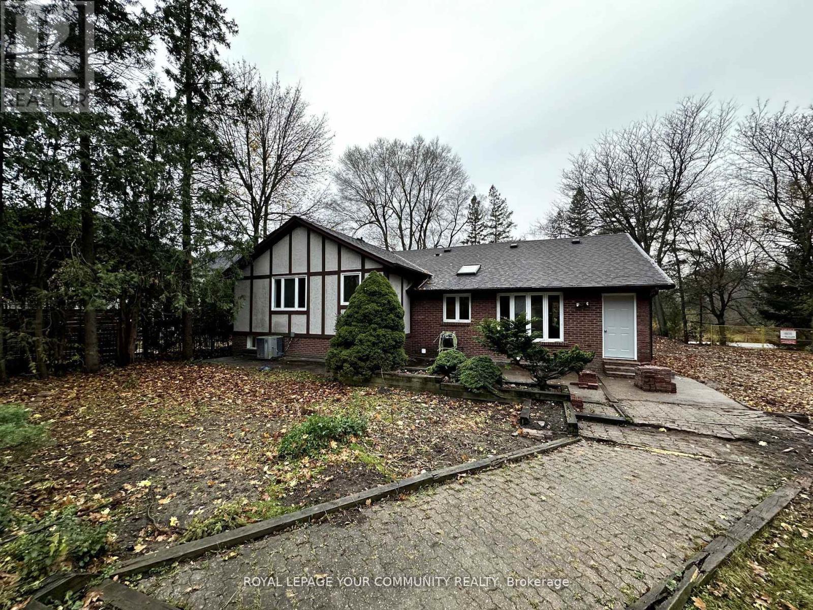 












136 ARNOLD CRESCENT

,
Richmond Hill,




Ontario
L4C3R8


