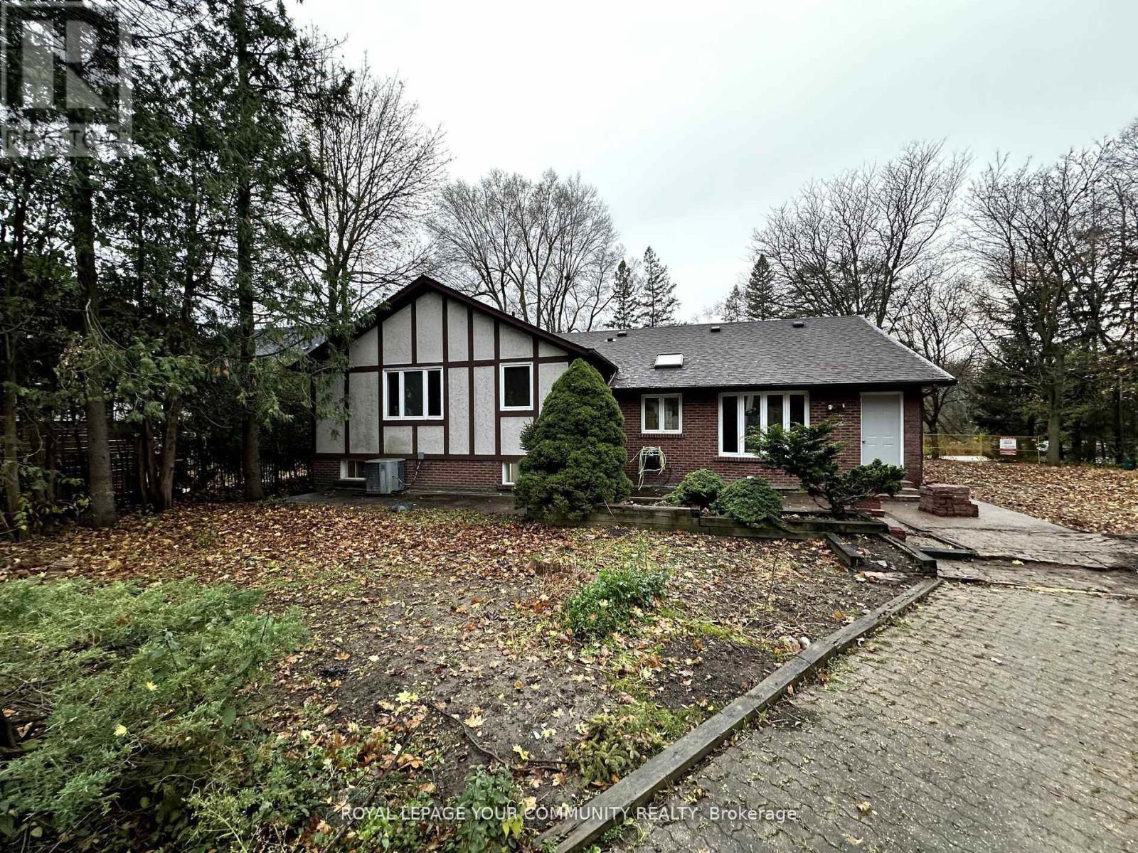 












136 ARNOLD CRESCENT

,
Richmond Hill,




Ontario
L4C3R8

