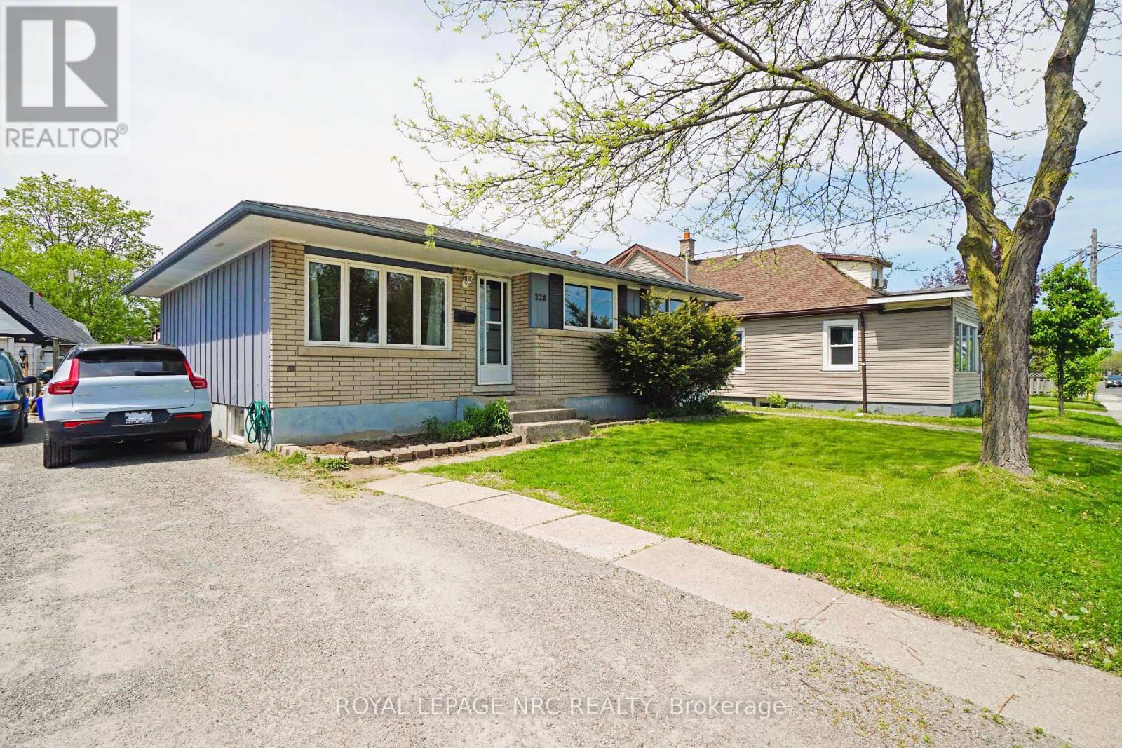












228 PELHAM ROAD

,
St. Catharines (Western Hill),




Ontario
L2S1X6

