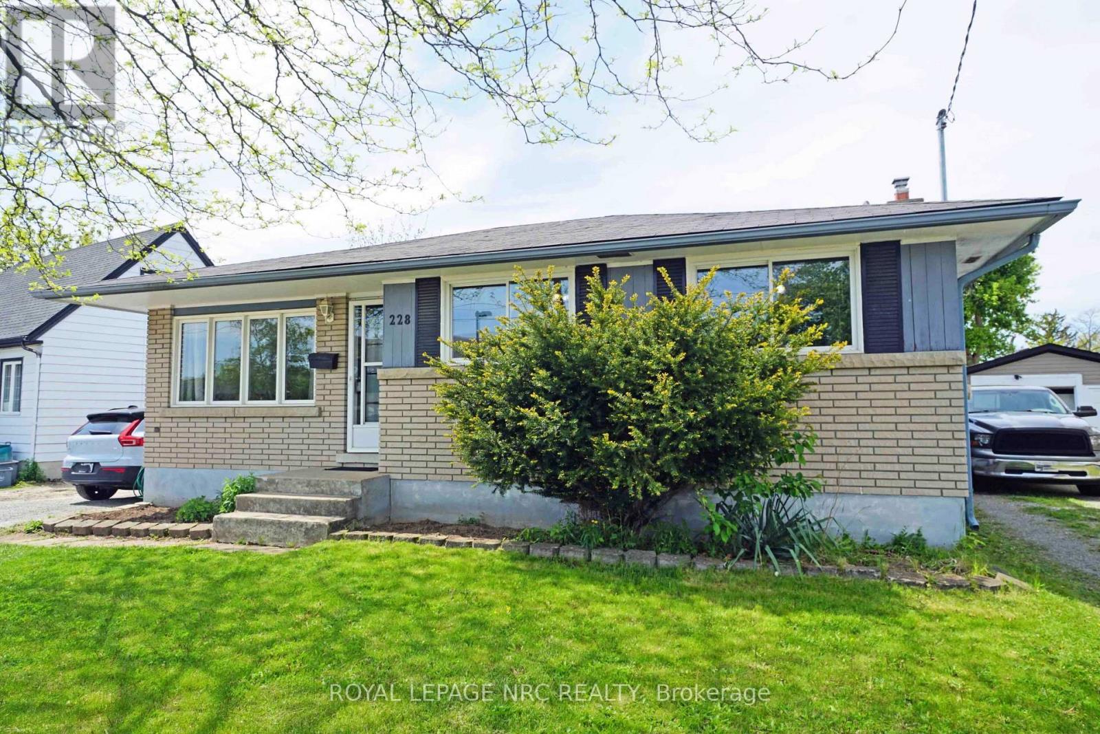 












228 PELHAM ROAD

,
St. Catharines (Western Hill),




Ontario
L2S1X6

