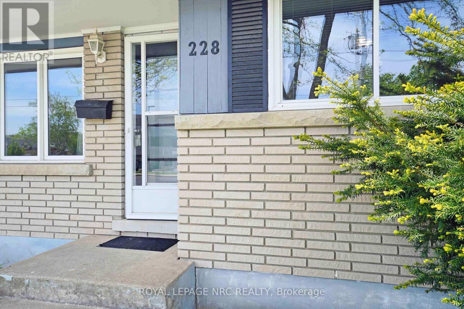 












228 PELHAM ROAD

,
St. Catharines (Western Hill),




Ontario
L2S1X6

