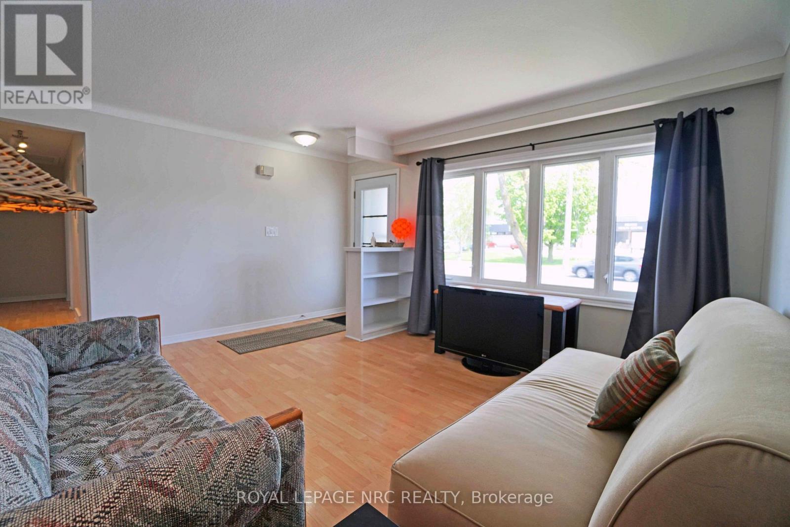 












228 PELHAM ROAD

,
St. Catharines (Western Hill),




Ontario
L2S1X6

