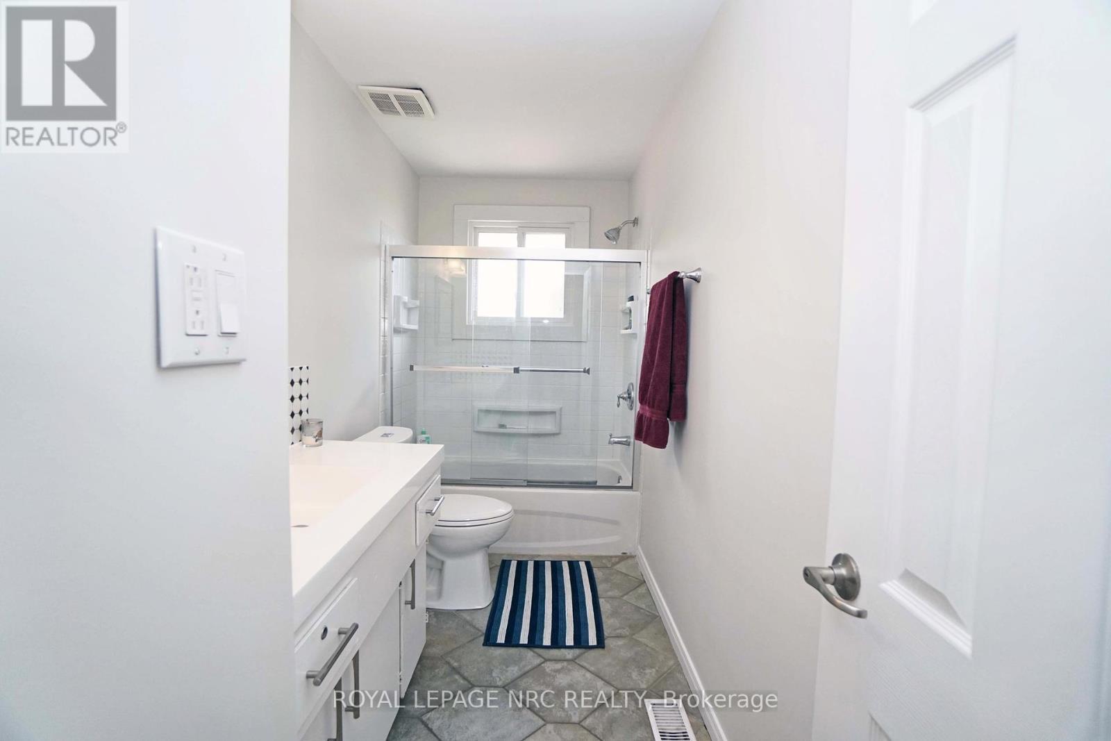 












228 PELHAM ROAD

,
St. Catharines (Western Hill),




Ontario
L2S1X6

