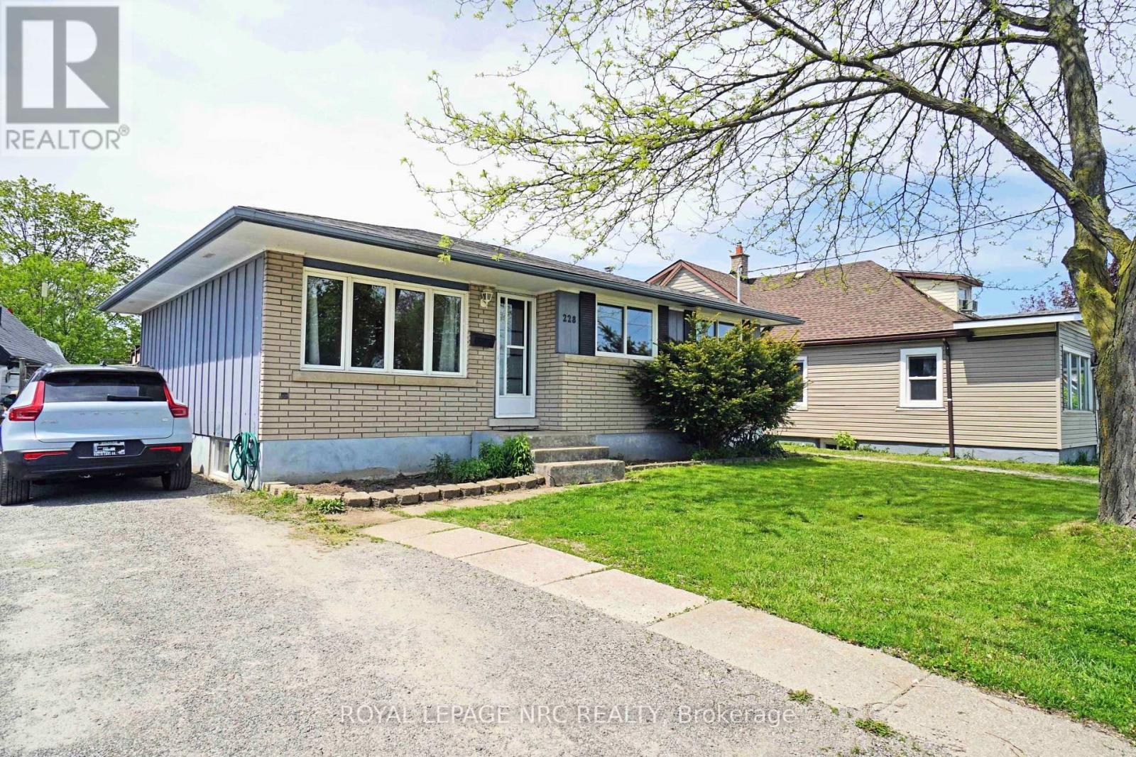 












228 PELHAM ROAD

,
St. Catharines (Western Hill),




Ontario
L2S1X6

